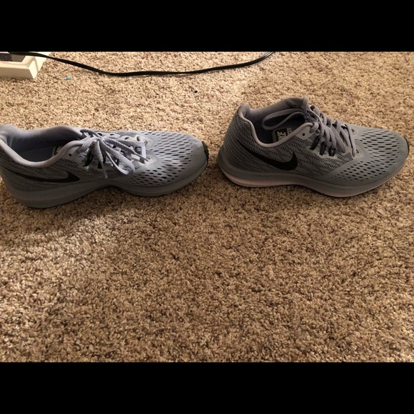 Nike shoes - Picture 4 of 5